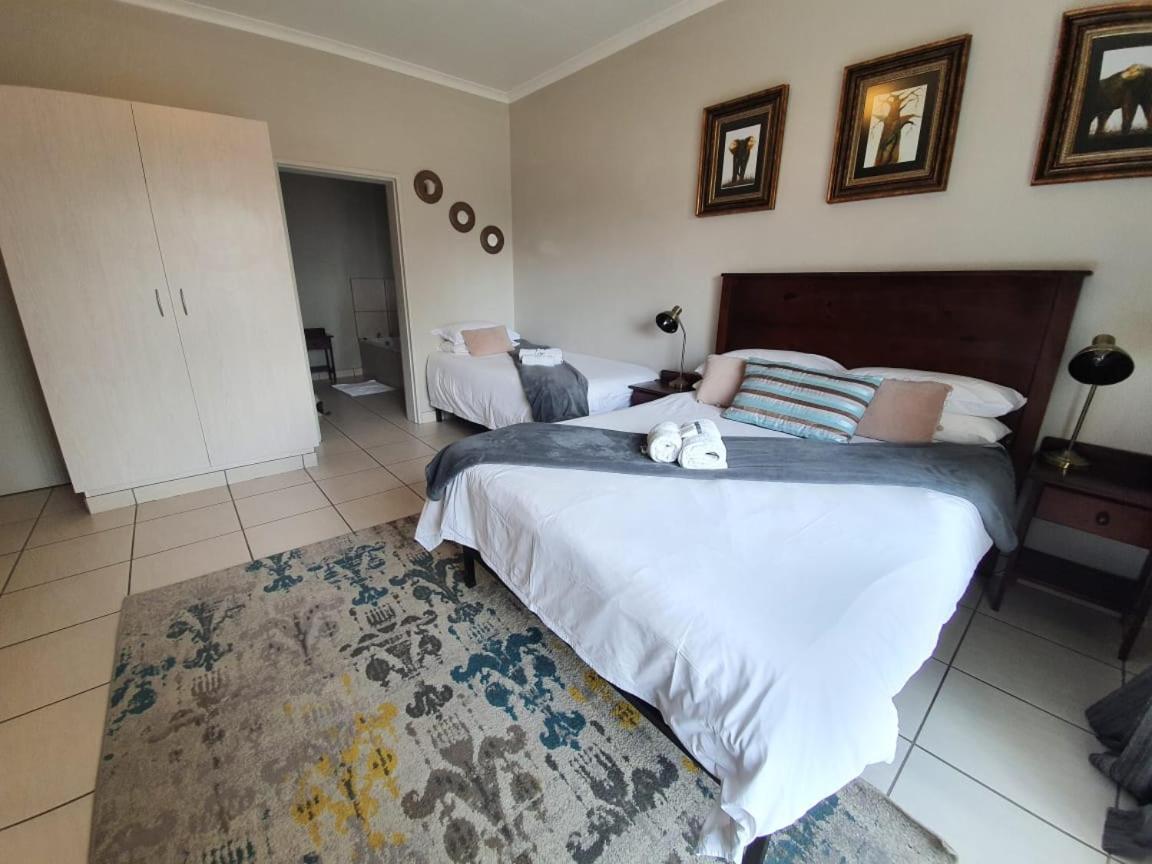 De Nachtuilen Guesthouse Upington Buitenkant foto