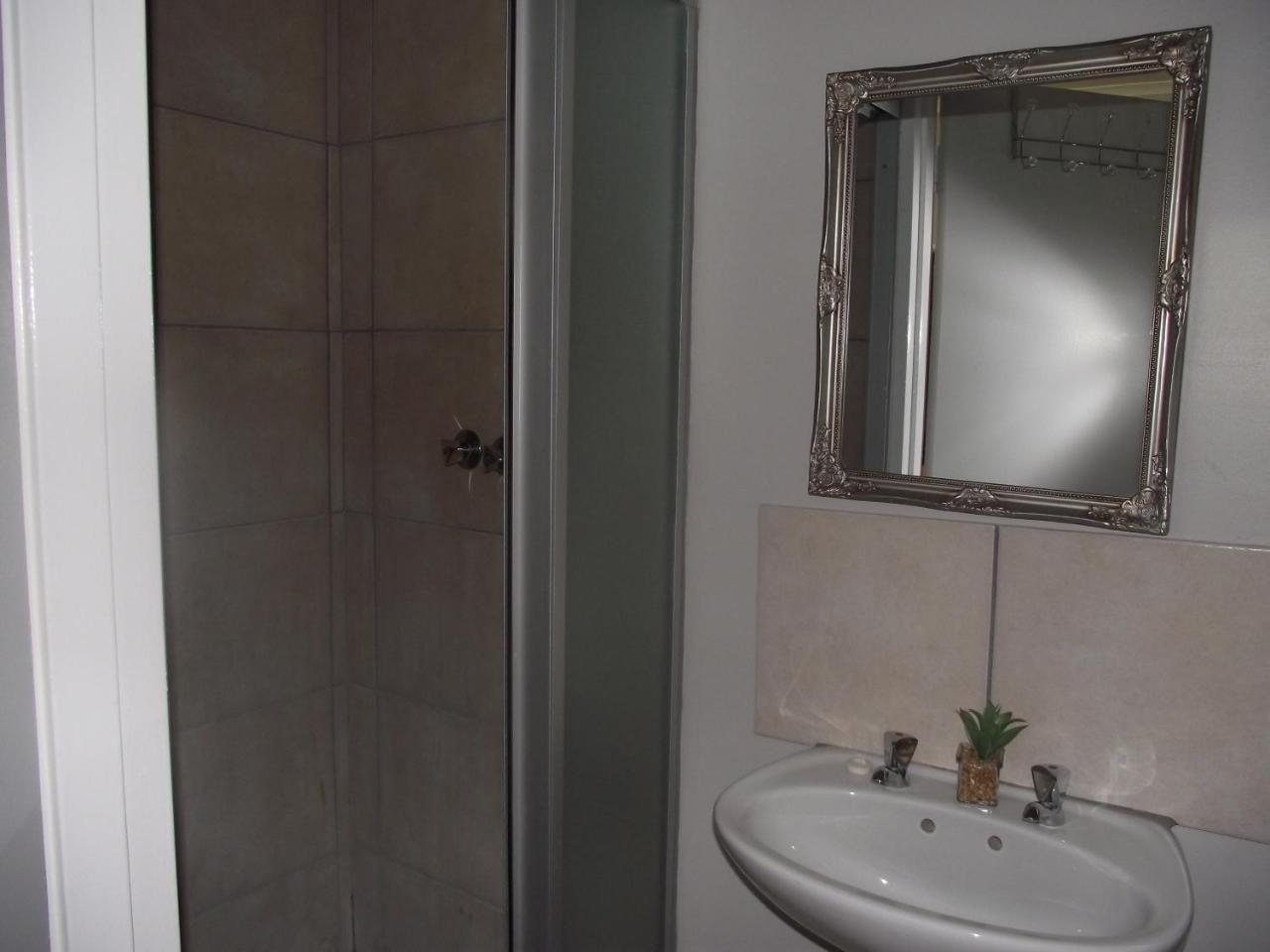 De Nachtuilen Guesthouse Upington Buitenkant foto