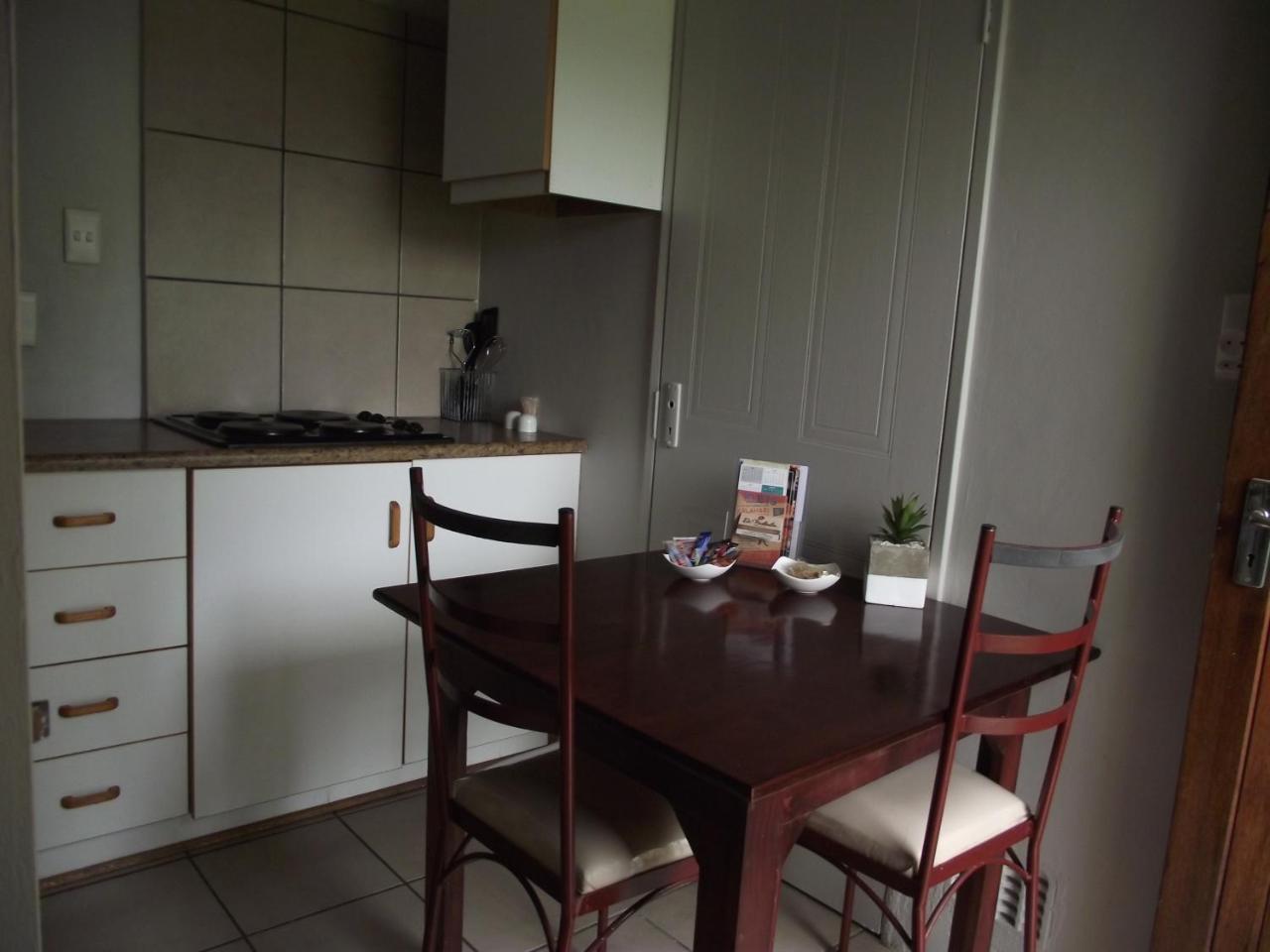 De Nachtuilen Guesthouse Upington Buitenkant foto