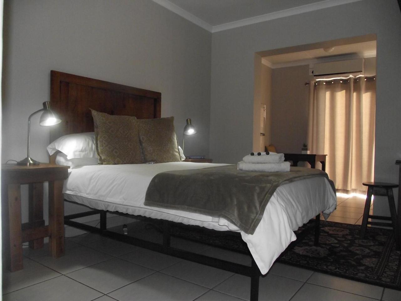 De Nachtuilen Guesthouse Upington Buitenkant foto
