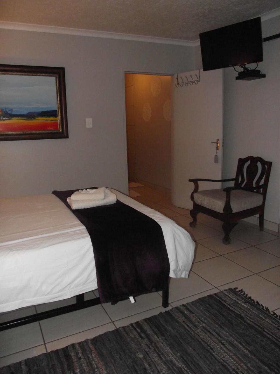 De Nachtuilen Guesthouse Upington Buitenkant foto