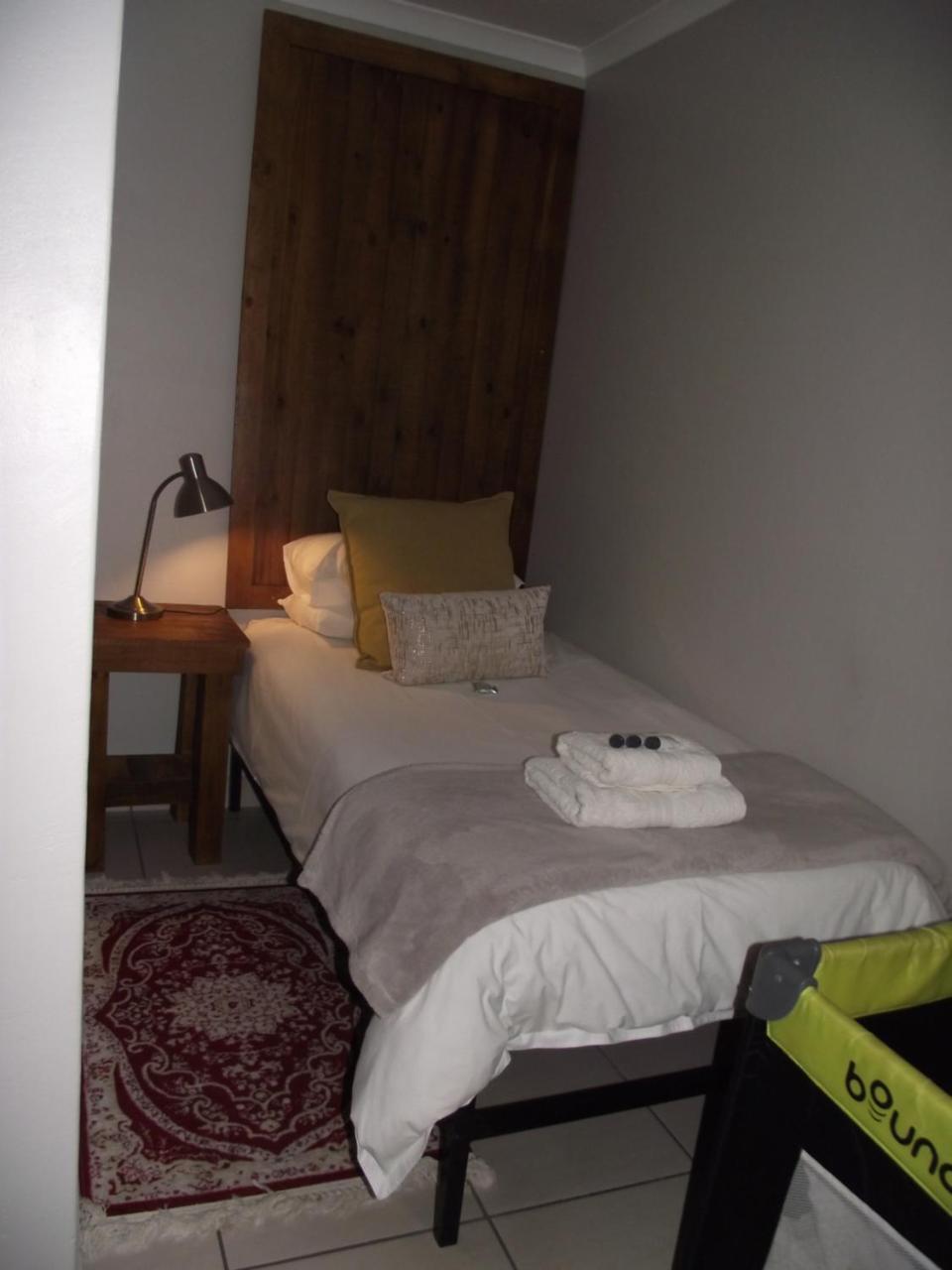 De Nachtuilen Guesthouse Upington Buitenkant foto